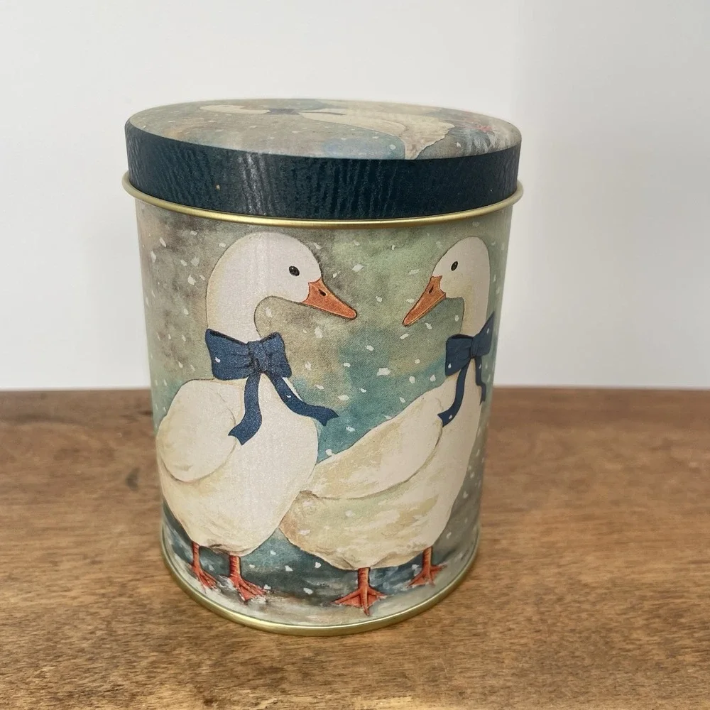 VTG 80s Country Winter Geese Round Covered Tin Blue Taiwan ROC 4